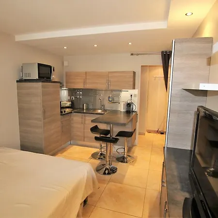 Martinez District / 50 M Croisette Apartamento *